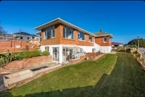Sunny Comfortable and Quiet 温馨 family room, Dunedin
